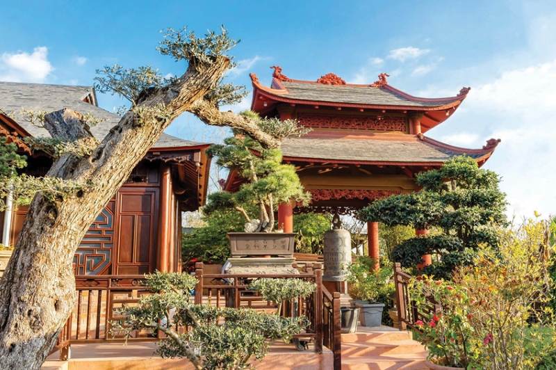 Biệt phủ gỗ phong cách nhà rường Huế Biệt phủ gỗ phong cách nhà rường Huế