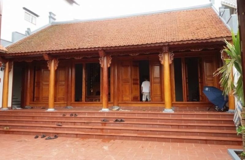 Nhà cổ truyền bằng gỗ