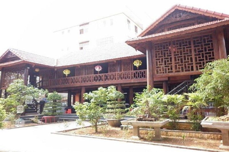 Nhà gỗ nghiến: Biểu tượng của sự sang trọng và trường tồn Nhà gỗ nghiến: Biểu tượng của sự sang trọng và trường tồn