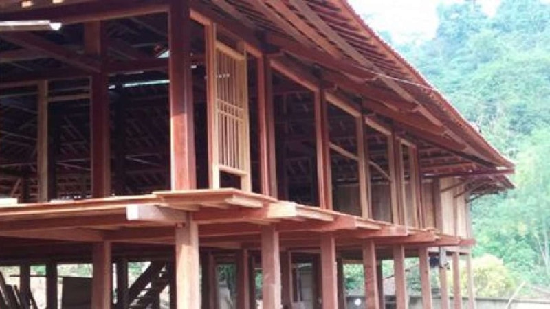 Nhà sàn gỗ ghiến Nhà sàn gỗ ghiến