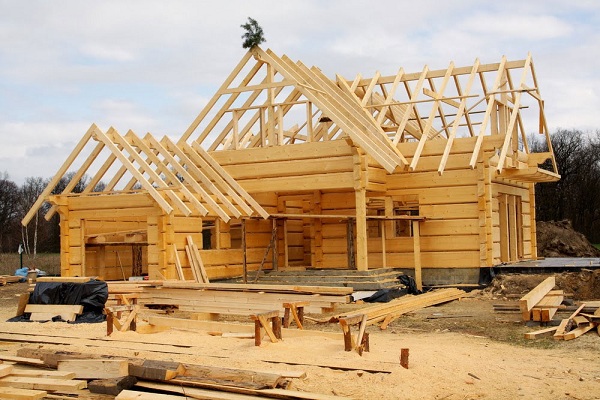 Làm nhà bằng gỗ thông